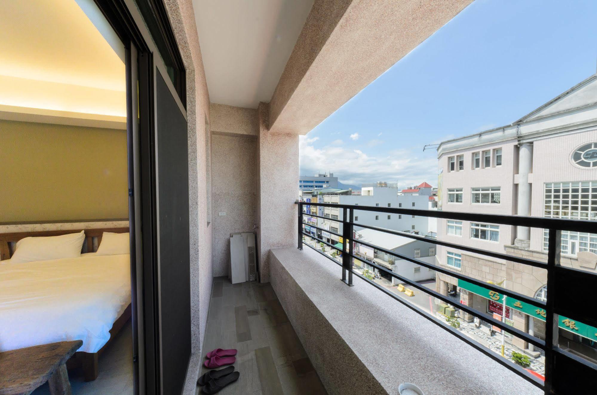 จงชาน บิวดิ้ง เบด แอนด์ เบรคฟาสต์ Apartment เมืองฮวาเหลียน ภายนอก รูปภาพ